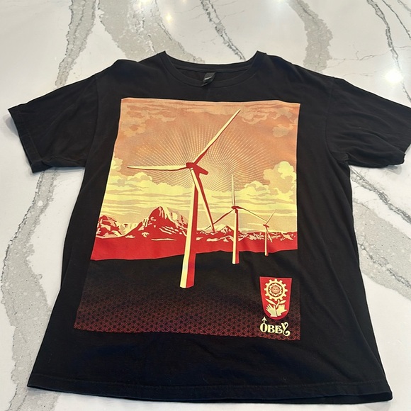 Obey T-shirt - Picture 1 of 6